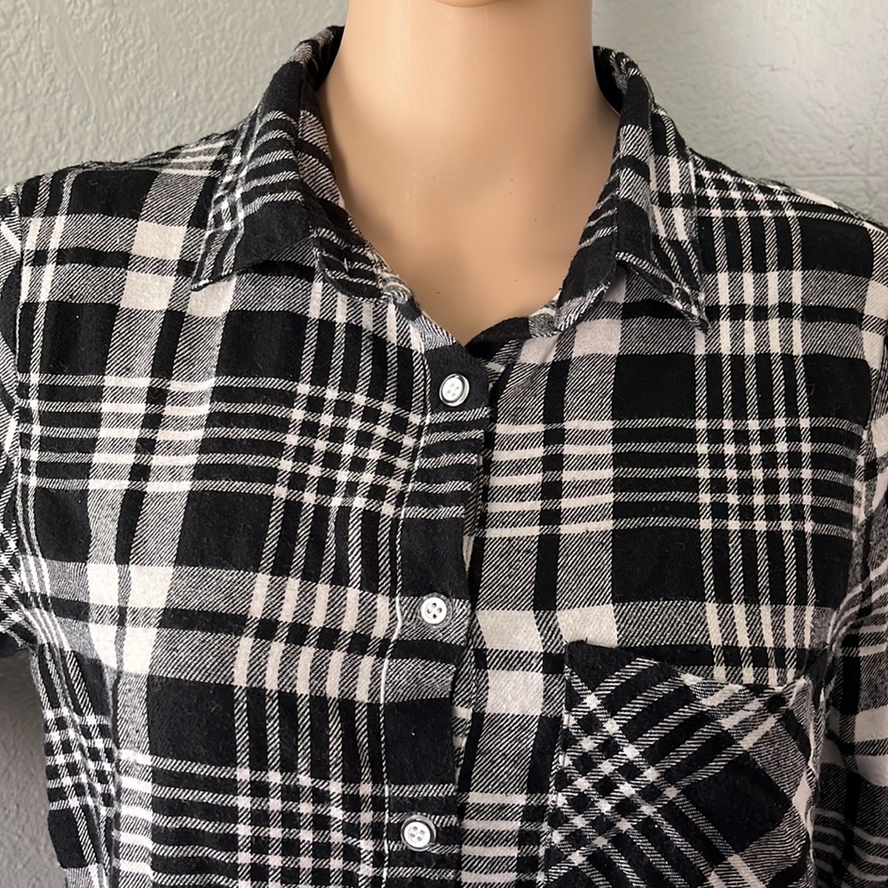 En Creme Plaid Dress - Picture 3 of 12